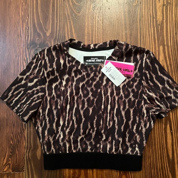 PAM & GELA Move Fast Cropped Leopard Workout Top Cutout NWT - Picture 3 of 5